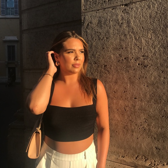 Meet your Posher, Olivia - Picture 1 of 1